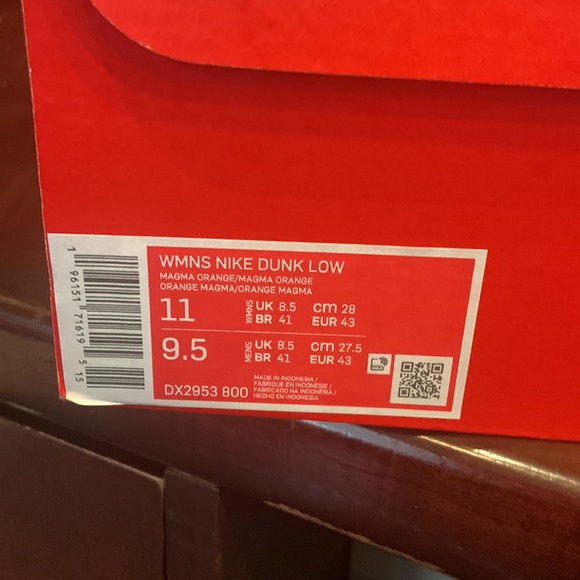 Women’s Nike Dunk Low size 11. Magma orange brand new with original box - Picture 10 of 10